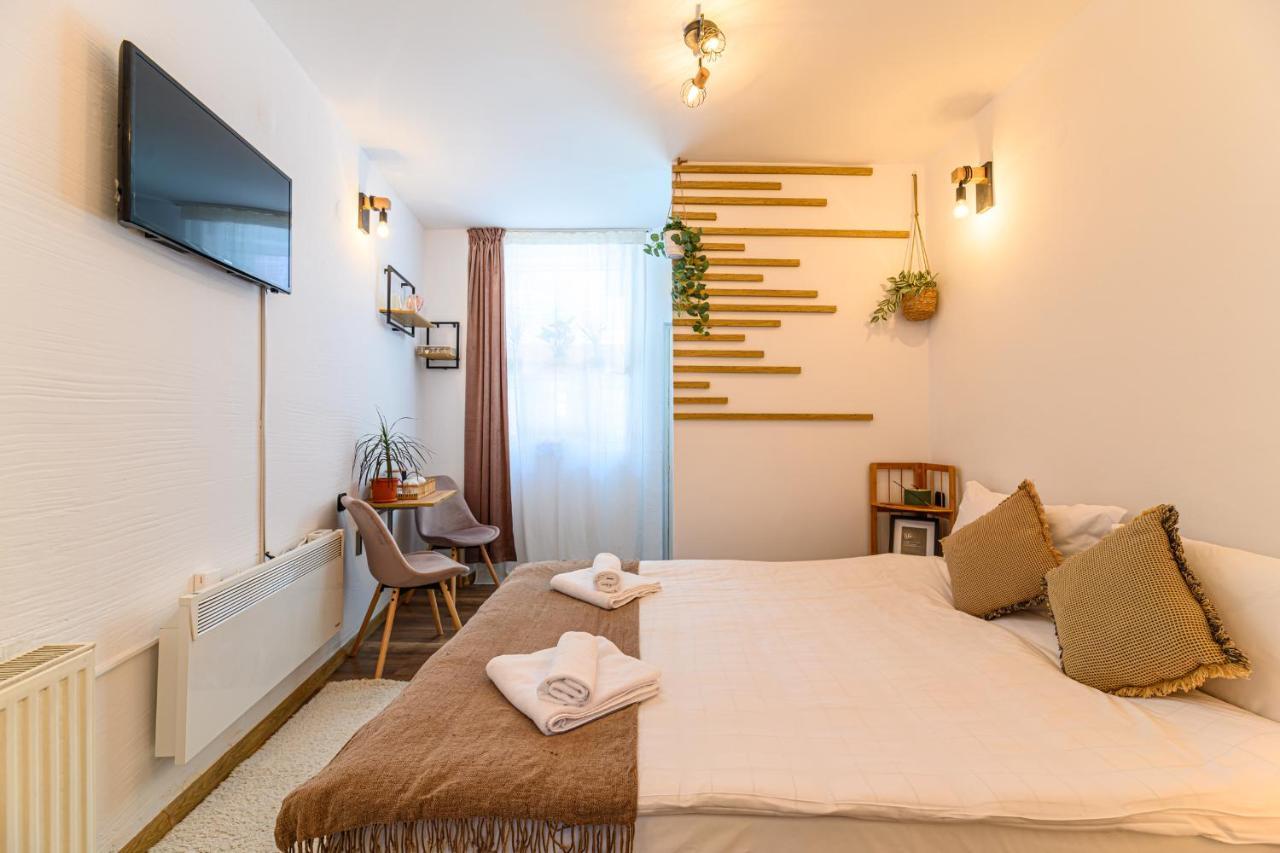 Backpacker'S Room บราชอฟ ภายนอก รูปภาพ